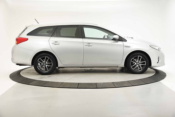 Toyota Auris 7 of 17
