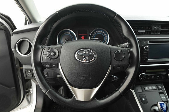 Toyota Auris 12 of 17