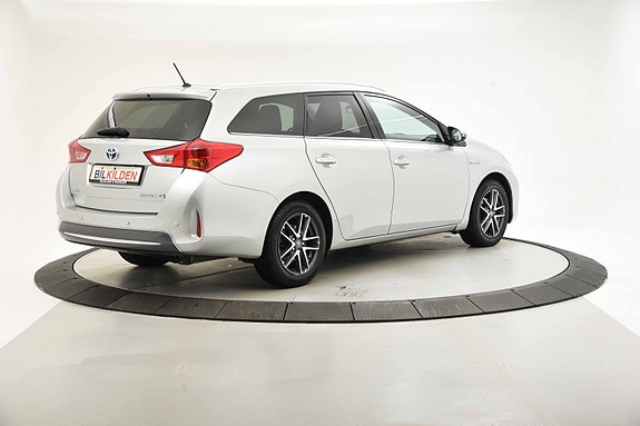 Toyota Auris 6 of 17