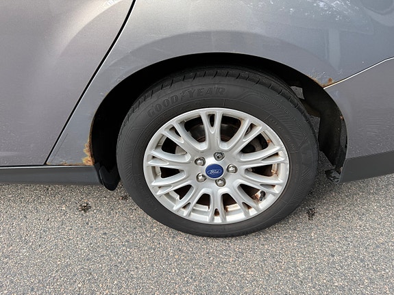 Ford Focus 13 of 21