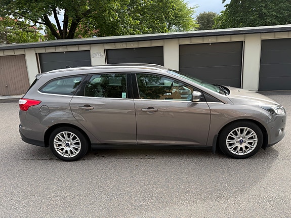 Ford Focus 2 of 21