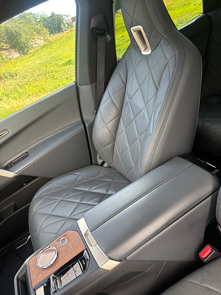 BMW iX 12 of 21