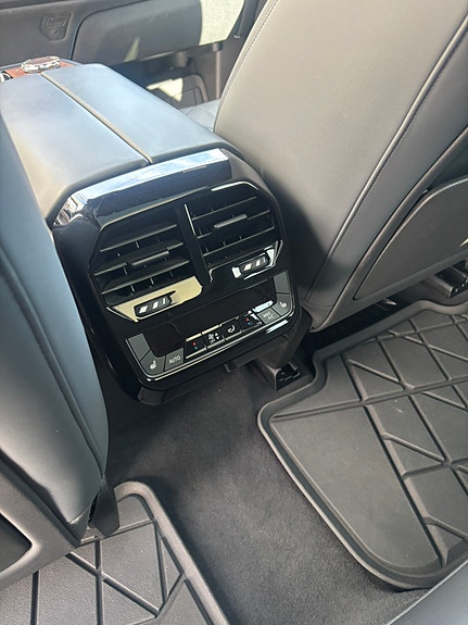 BMW iX 15 of 21