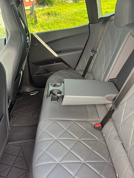BMW iX 14 of 21