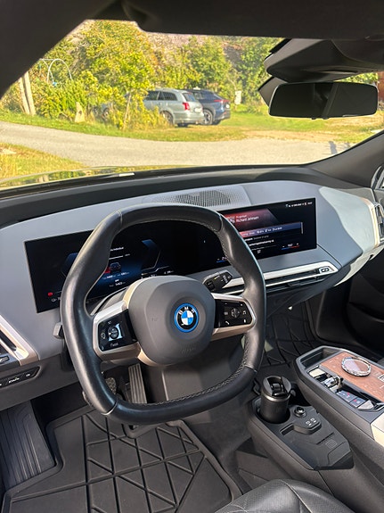 BMW iX 10 of 21