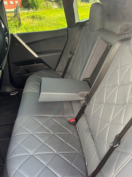 BMW iX 13 of 21