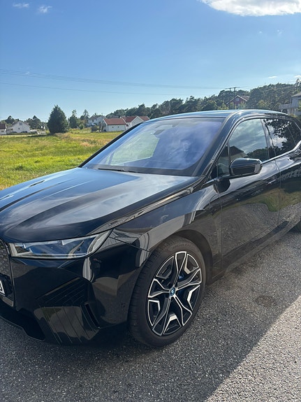 BMW iX 2 of 21