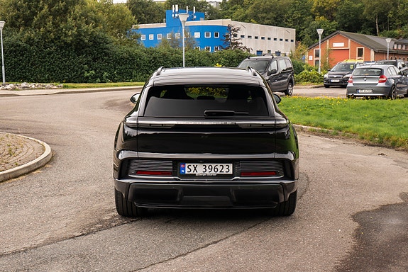 Porsche Cayenne 20 of 26
