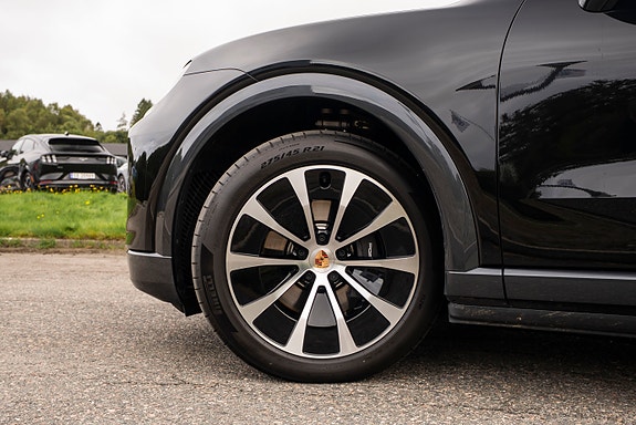 Porsche Cayenne 21 of 26