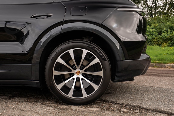Porsche Cayenne 22 of 26