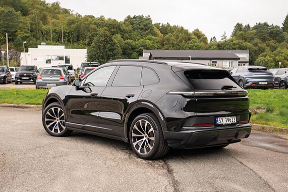 Porsche Cayenne 19 of 26