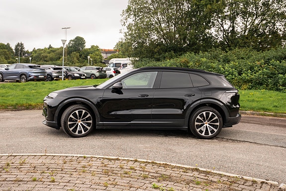 Porsche Cayenne 23 of 26