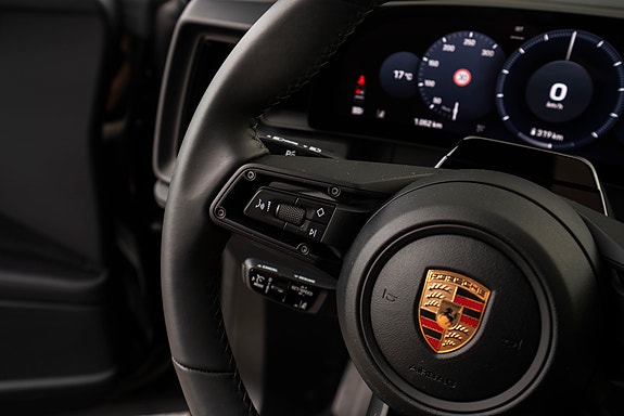 Porsche Cayenne 12 of 26