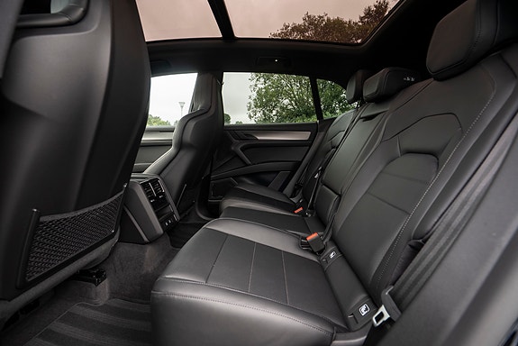 Porsche Cayenne 3 of 26