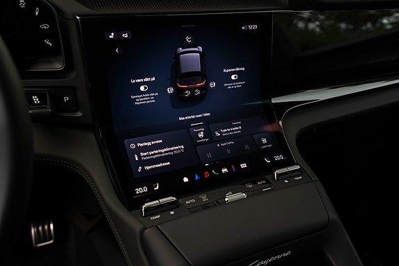 Porsche Cayenne 13 of 26
