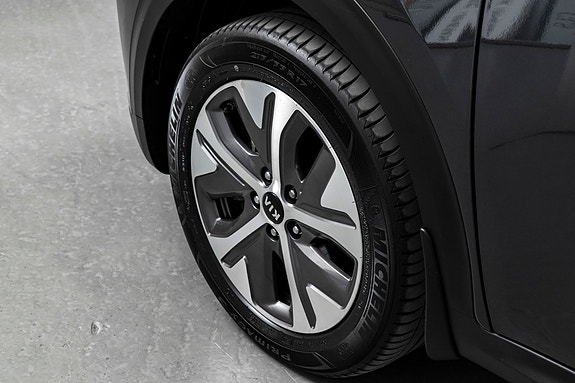 Kia e-Niro 8 of 17
