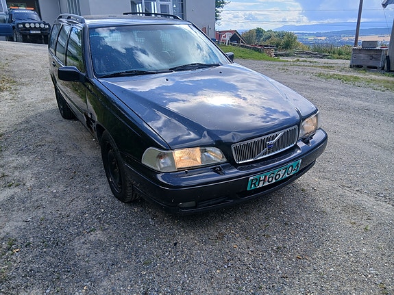Volvo V70 6 of 16