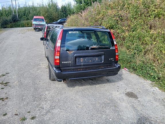 Volvo V70 5 of 16