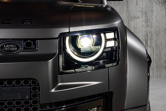 Land Rover Defender 110 10 of 30