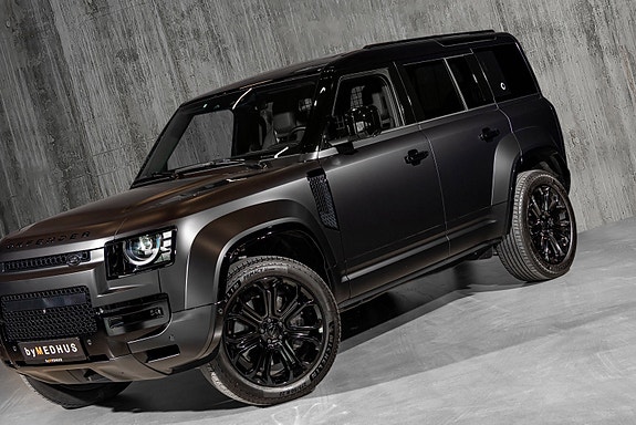 Land Rover Defender 110 8 of 30