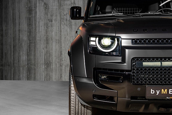 Land Rover Defender 110 11 of 30