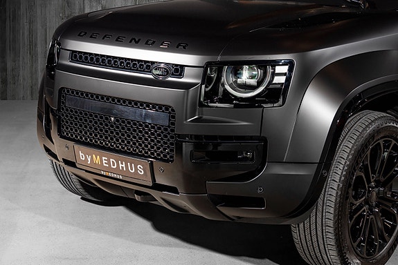 Land Rover Defender 110 9 of 30