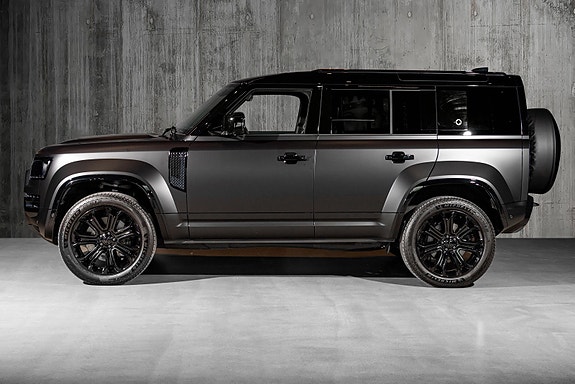 Land Rover Defender 110 13 of 30