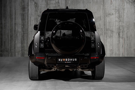 Land Rover Defender 110 5 of 30