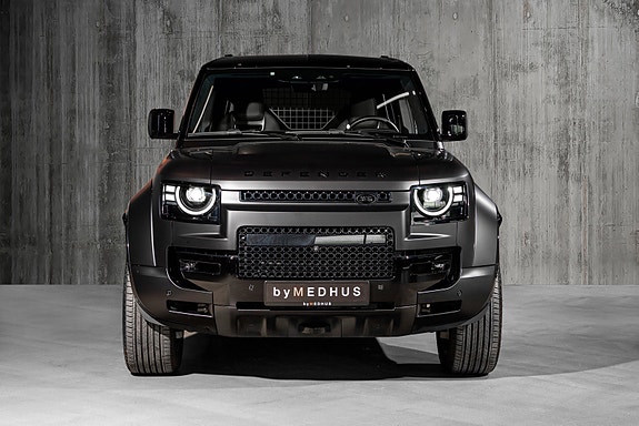 Land Rover Defender 110 6 of 30