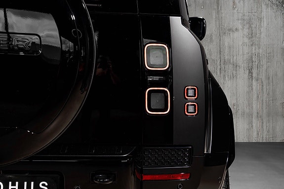 Land Rover Defender 110 3 of 30