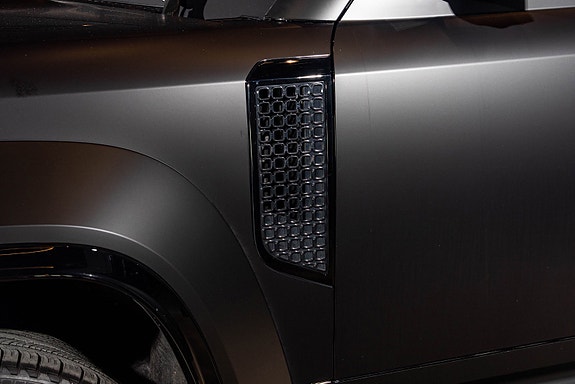 Land Rover Defender 110 12 of 30