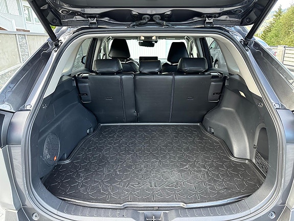 Toyota RAV4 4 of 16