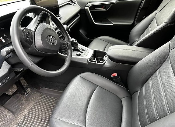 Toyota RAV4 16 of 16
