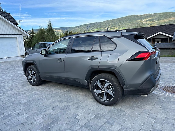 Toyota RAV4 7 of 16