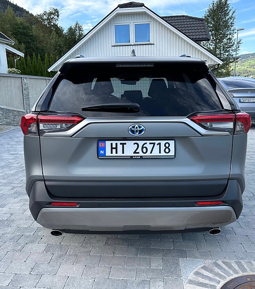 Toyota RAV4 8 of 16