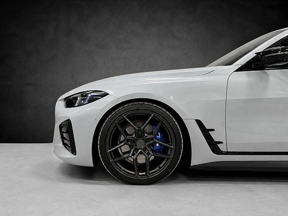 BMW i4 5 of 30