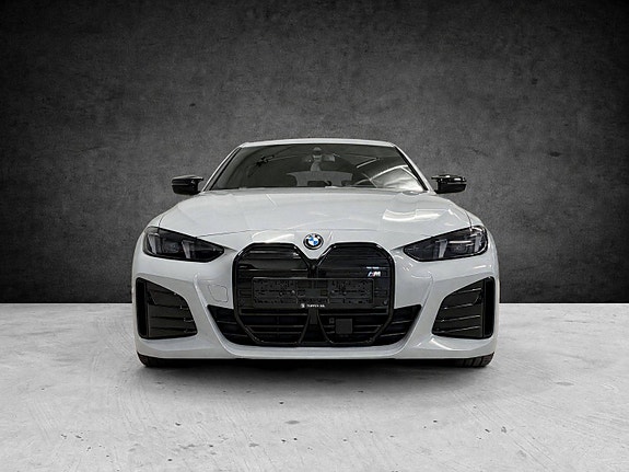 BMW i4 3 of 30