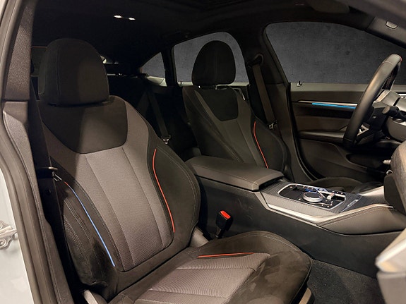 BMW i4 28 of 30