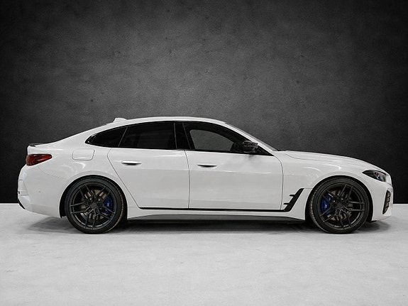 BMW i4 10 of 30