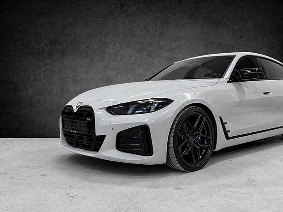 BMW i4 2 of 30