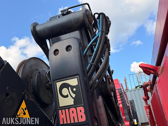 Andre JOAB krokpåbygg med HIAB XS HIDUO kran, radiostyring og væsketett container 9 of 26