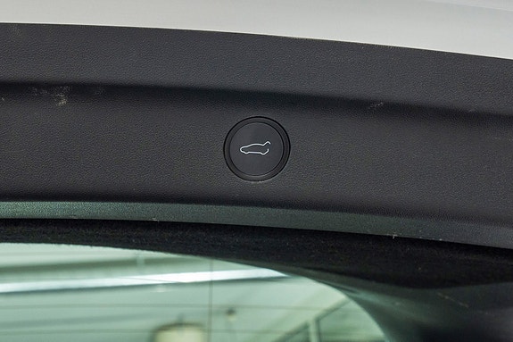 Tesla Model Y 25 of 26