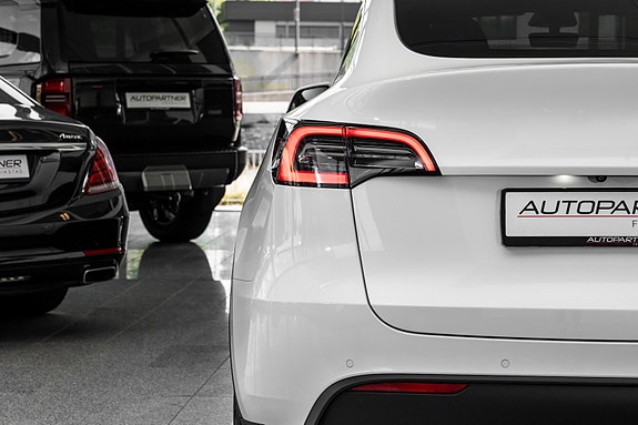 Tesla Model Y 21 of 26