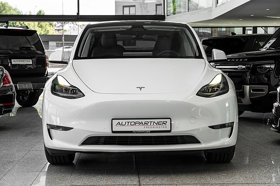 Tesla Model Y 5 of 26
