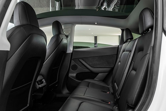 Tesla Model Y 22 of 26