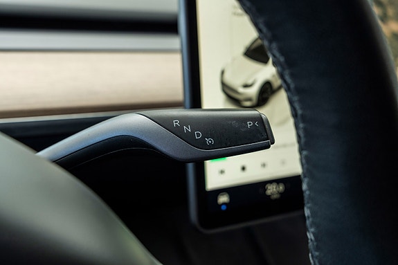 Tesla Model Y 23 of 26