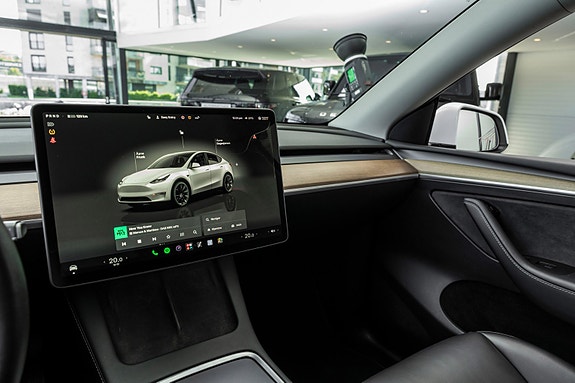 Tesla Model Y 19 of 26