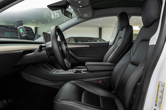 Tesla Model Y 10 of 26