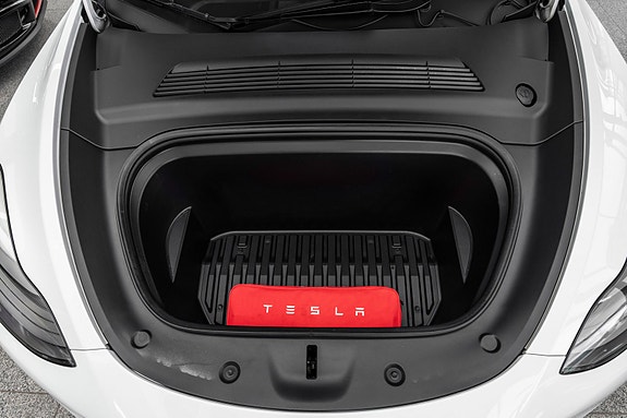 Tesla Model Y 20 of 26