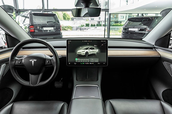 Tesla Model Y 11 of 26
